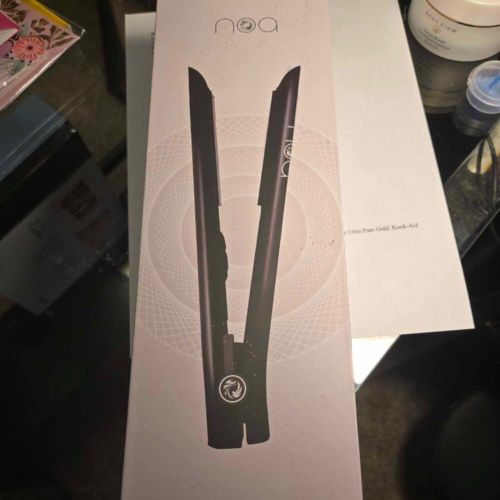 NOA FLOW 1.25 Ceramic Styler Flat Iron
